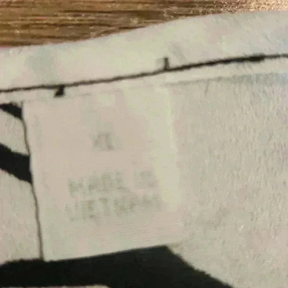 New York & Conpant Slit Shoulder Blouse Size XL - Picture 3 of 3